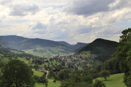 Ein Dorf im Kanton Solothurn: Grindel muss als Solothurner Gemeinde wohl oder übel mit Bärschwil zusammenspannen.  Fotos: Martin Staub
