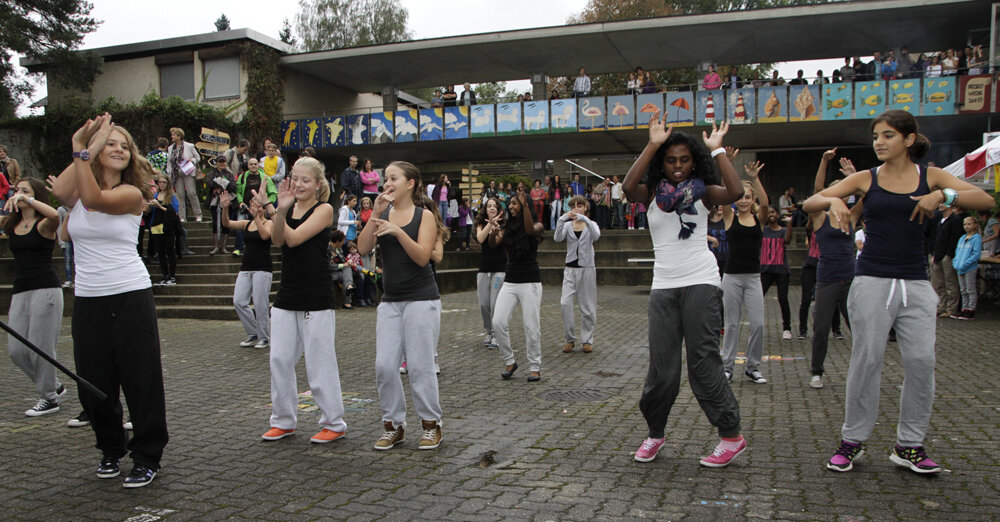 Tanz der Schülerinnen: Die Aufführungen waren immer gut besucht.  Fotos: Martin Staub