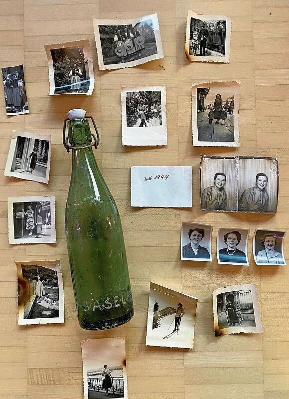 Kleiner Schatz: Die Flaschenpost beinhaltete 17 alte Fotos. Fotos: zVg
