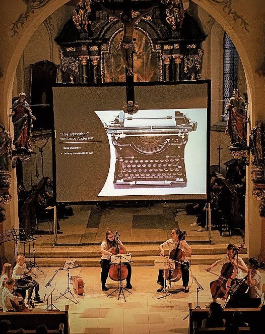 Schreibmaschine: Das Cello-Ensemble spielt «The Typewriter» von Leroy Anderson.
