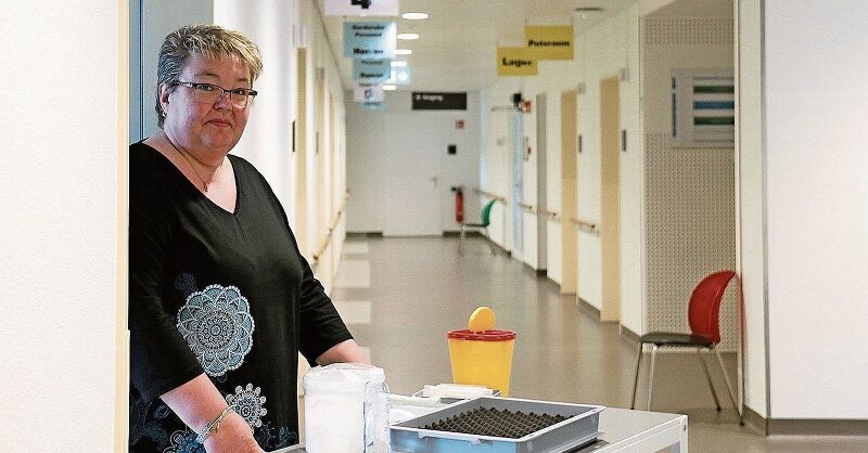 Impfzentrum West: Im April wurde das Impfzentrum im Spital Laufen eröffnet. Verteilt auf drei Stockwerke konnten täglich bis zu 2000 Personen durchgeschleust werden. Ein logistischer Kraftakt, wie Stabschefin Esther Schindelholz aufzeigte. Inzwischen wurde das Impfzentrum, welches im Juli geschlossen wurde, reaktiviert und ist seit Dezember wieder in Betrieb. Fotos: Archiv Wochenblatt