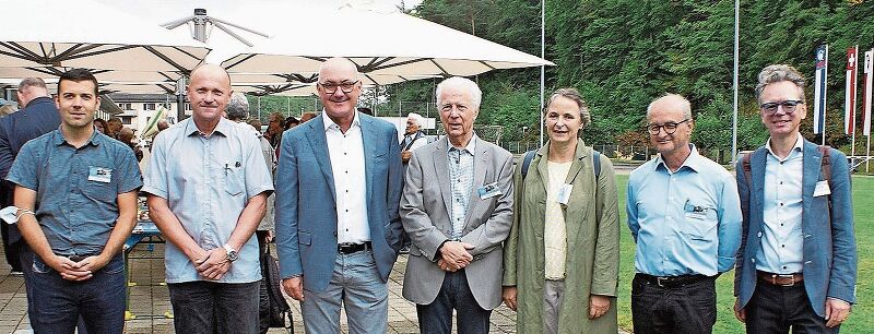 Verborgene Kulturgüter und Traditionen: Mitte September stand Liesberg ganz im Zeichen der Europäischen Tage des Denkmals. 300 Gäste pilgerten ins Dorf, um an neun Anlässen über die hiesigen Baudenkmäler, Kirchentraditionen, Industrieentwicklungen und alten Handwerke zu erfahren. Auf dem Bild Verantwortliche für den Tag des Denkmals in Liesberg.
