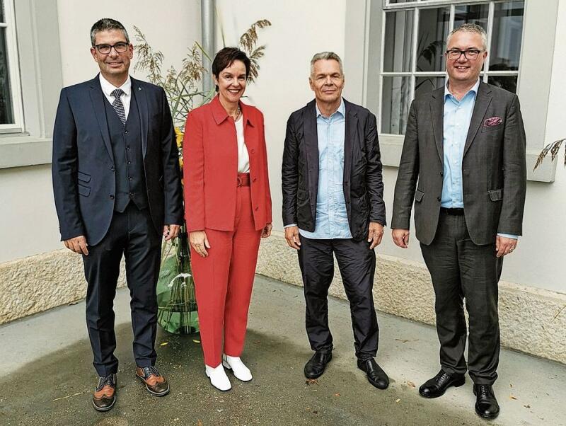 Hielten die feierlichen Ansprachen: (v.l.) Laufner Stadtpräsident Pascal Bolliger, Regierungsrätin Monica Gschwind, Stiftungsratspräsident Lukas Richterich, Regierungsrat Remo Ankli. Foto: Melanie Brêchet
