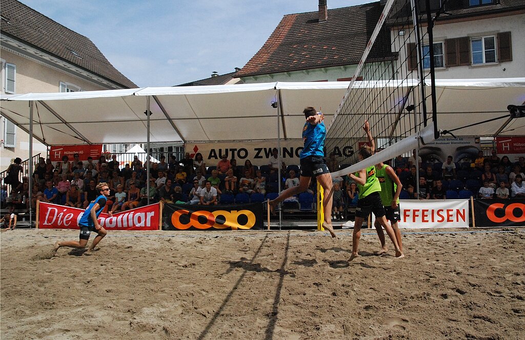 Gut besucht: Das Stedtli-Beach-Turnier in Laufen erfreut sich grosser Beliebtheit. Gut besucht: Das Stedtli-Beach-Turnier in Laufen erfreut sich grosser Beliebtheit.