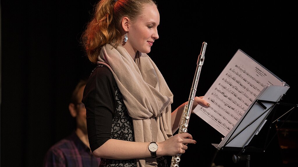 Gut gespielt: Sarina Altermatt packt zufrieden ihre Noten zusammen. Gut gespielt: Sarina Altermatt packt zufrieden ihre Noten zusammen.