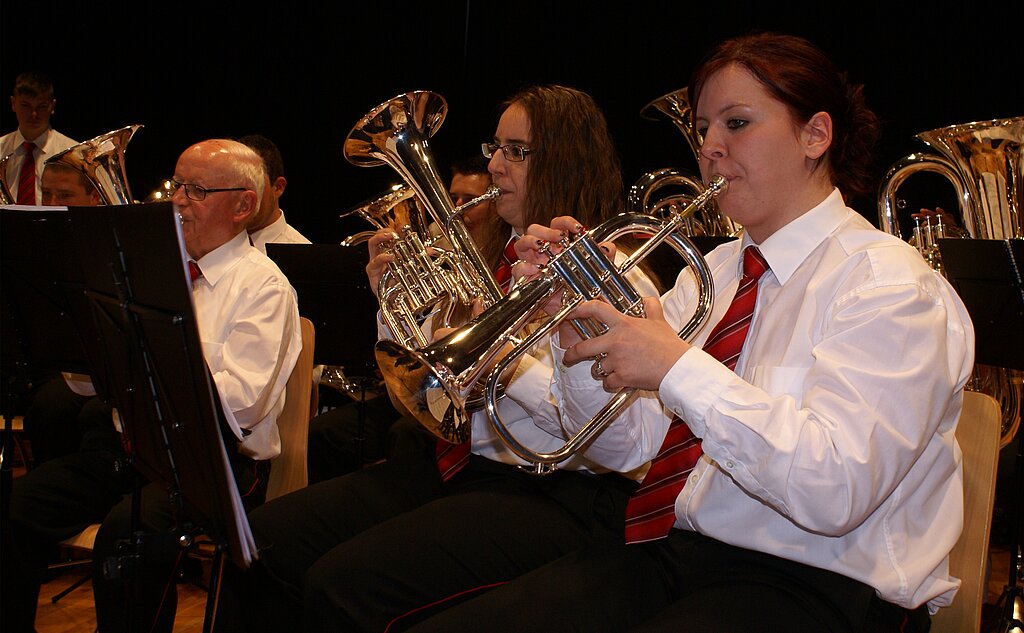 Konzentrierte Bäserinnen: Musikverein Wahlen. Fotos: Jürg Jeanloz 