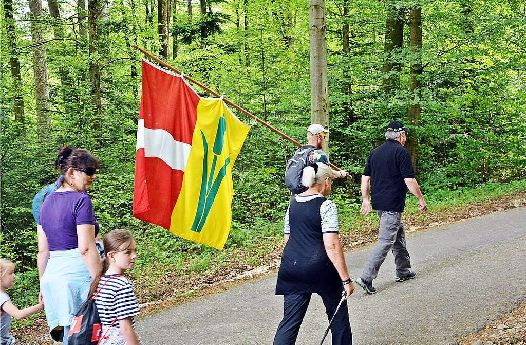 Natürlich Breitenbach: Der Bezirkshauptort zeigt beim Bannumgang Flagge. Fotos: Roland Bürki 
