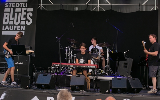 Musikschule wärmt ein: «Sir Greg and Friends» mit Greg Imber am Keyboard. Musikschule wärmt ein: «Sir Greg and Friends» mit Greg Imber am Keyboard.