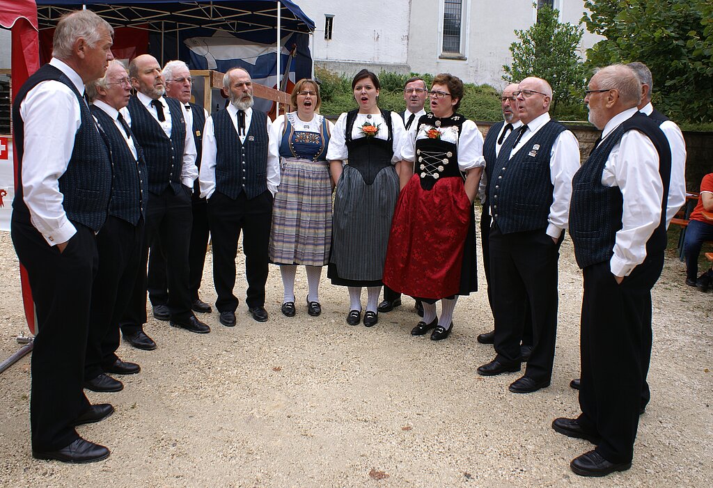 Jutz aus dem Herzen: Jodlerklub Echo vo dr Flueh, Laufen. 
