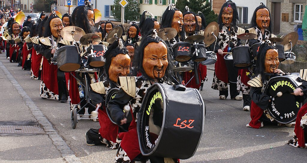 Grimmige Samurais: Lumpensammler Zwingen. Grimmige Samurais: Lumpensammler Zwingen.