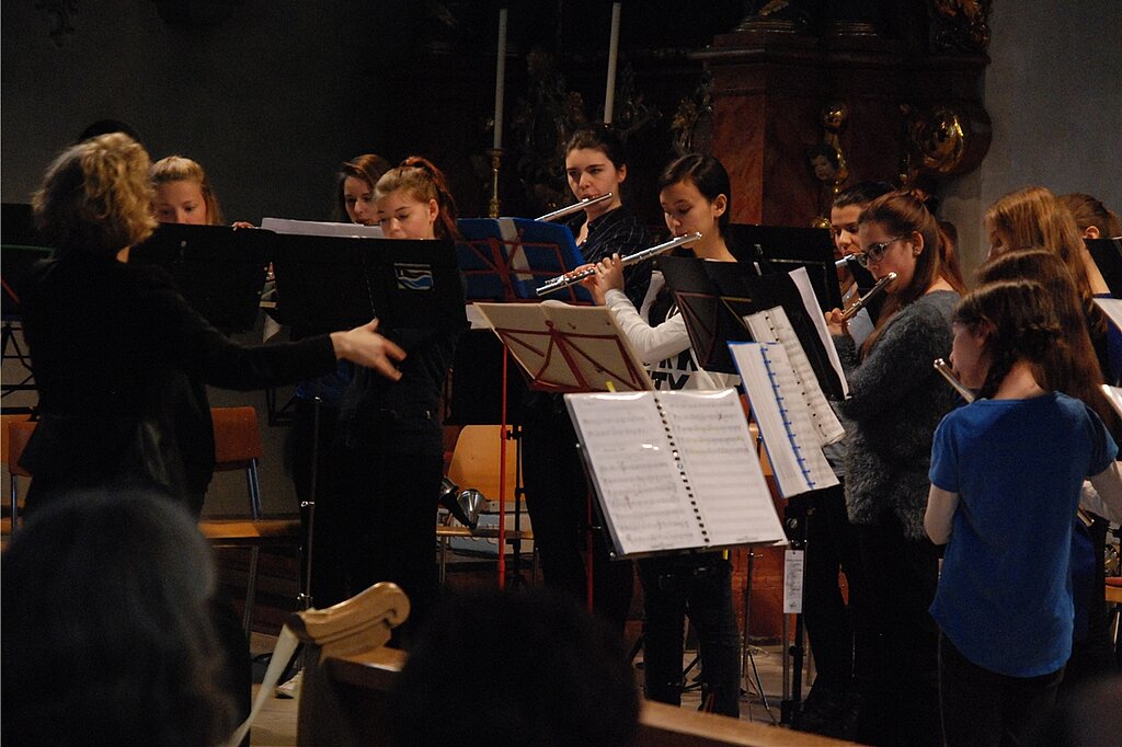 Erfrischend: Die jungen Flötistinnen der Regionalen Musikschule Laufental-Thierstein sorgten für einen würdigen Auftakt. Erfrischend: Die jungen Flötistinnen der Regionalen Musikschule Laufental-Thierstein sorgten für einen würdigen Auftakt.