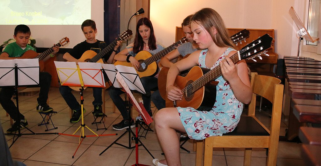 Musik verbindet über die nationalen Grenzen hinaus: Beiträge der Musikschule Laufen umrahmten den Vortrag. Musik verbindet über die nationalen Grenzen hinaus: Beiträge der Musikschule Laufen umrahmten den Vortrag.