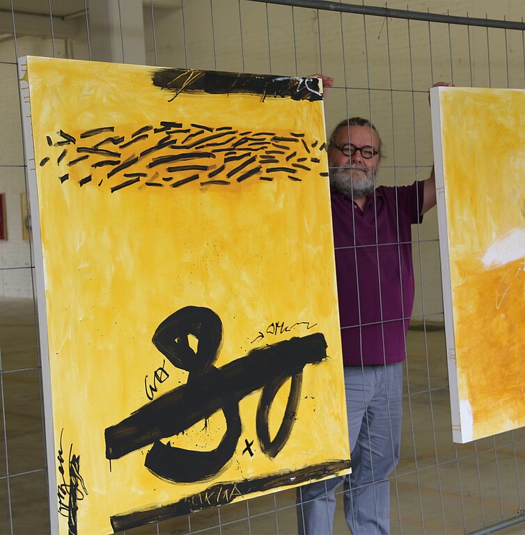 Ohne Titel: Rolf Blösch, bekannt für seine dunklen Bilder, wendet sich in den neuenWerken vermehrt der Farbe zu.