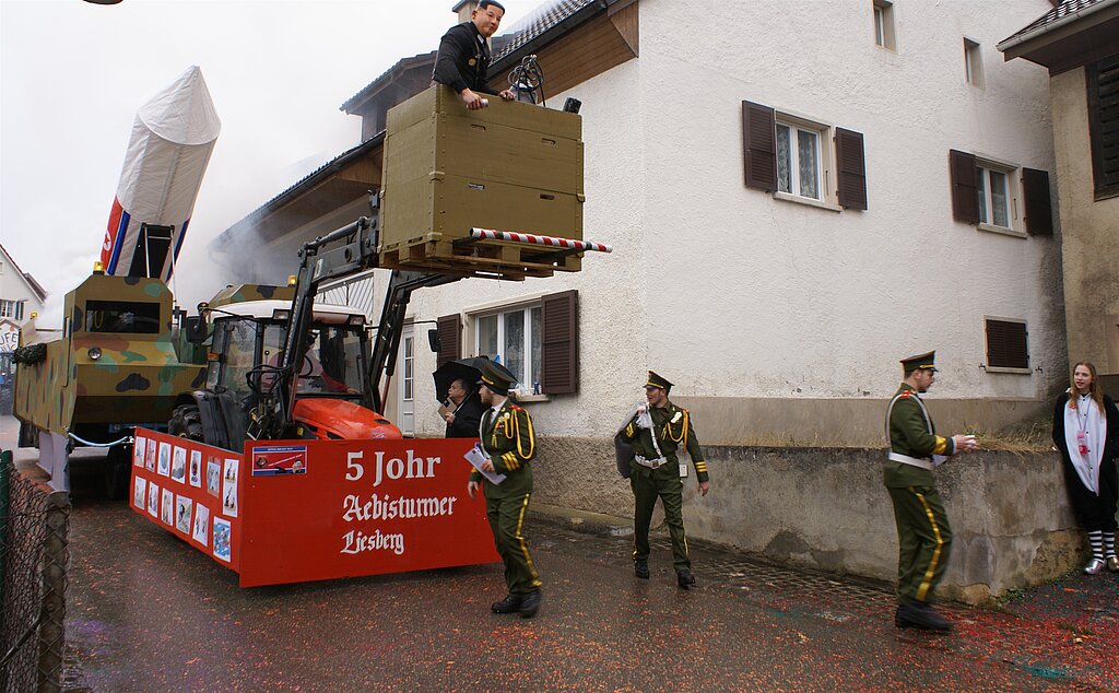 Direkt aus Nordkorea: Äbistürmer mit Rakete.
