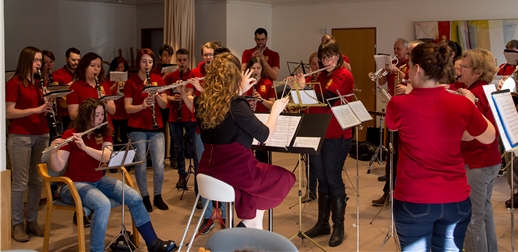 Jugendlich und vorwiegend weiblich: Der heutige Musikverein Konkordia Nunningen.