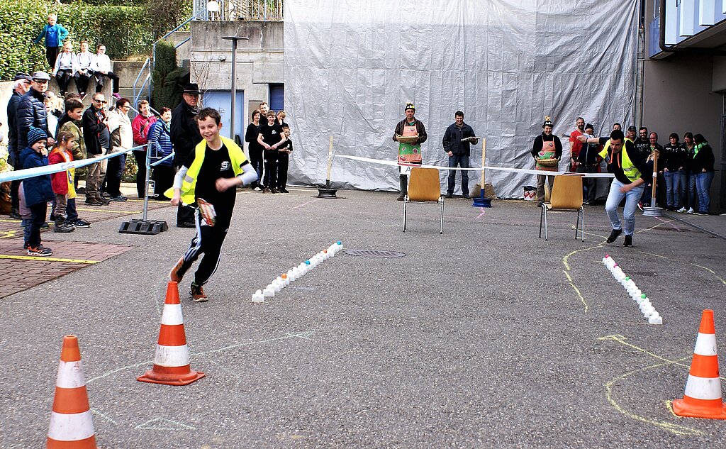 Heisser Wettkampf: Schlitzohren (l.) gegen Gschwellti-Clique.