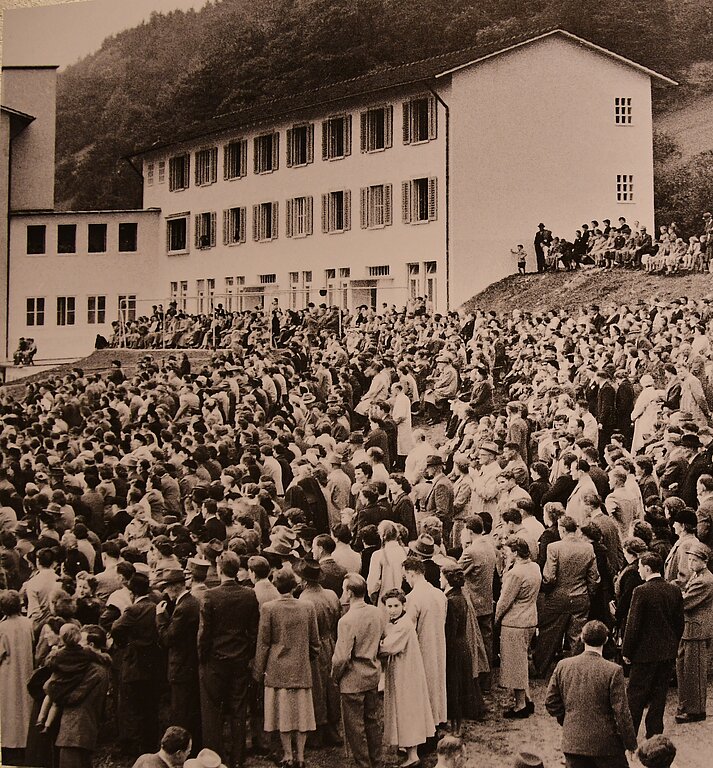 <em>Einweihung: </em>Am 18. Oktober 1953 wurde das neue Spitalgebäude mit einem grossen Volksfest eingeweiht.<em> Foto: Archiv Museum Laufental</em>