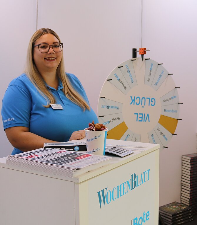 <em>Glücksrad: </em>Auch das Wochenblatt ist mit einem Stand anwesend.<em/>
