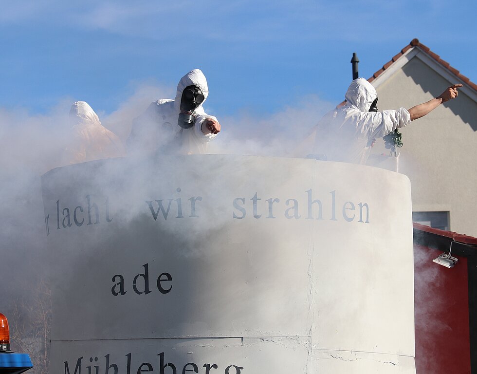 <em>AKW Mühleberg: </em>Gränni-Buebe lassen das AKW noch etwas dampfen.<em/>
