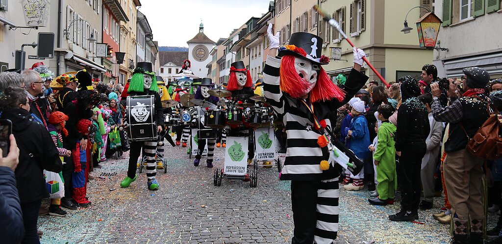 <em>Laufen soll farbig werden: </em>D’Agfrässeni Laufen feiern das Jubiläum der Stadt.Fotos: Gaby Walther
