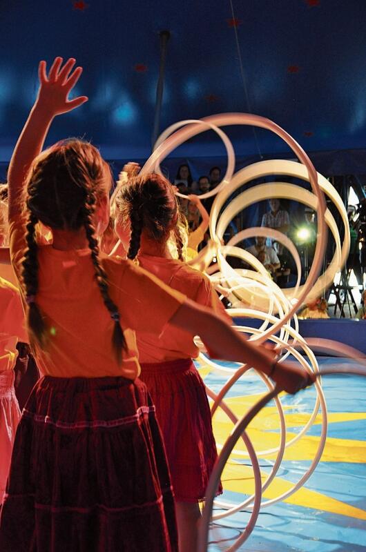 Volle Konzentration: Die Schülerinnen und Schüler sorgten für magische Momente in der Manege.