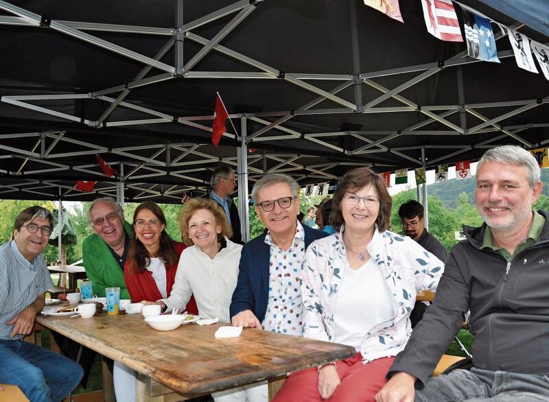 Vollzählig anwesender Gemeinderat: (v. l.) Markus Huber, Peter J. Meier, Christine Dollinger, Béatrix von Sury, Melchior Buchs, Doris Vögeli und Ferdinand Pulver. Fotos: Tobias König