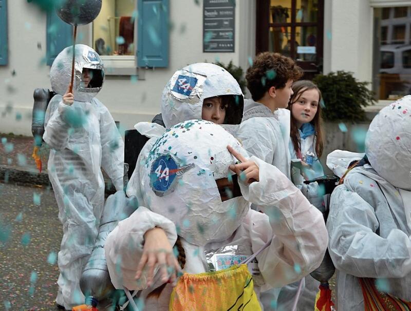 Bereit zum Abheben: Auf dem Weg ins All machen diese Astronauten noch einen 
Zwischenhalt in Arlesheim.