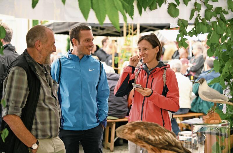 Wettbewerb und mehr: An den Marktständen – hier vom Naturschutzverein – gab es viel zu entdecken.