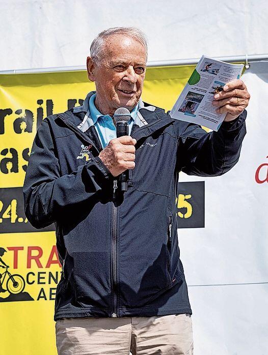 Politprominenz: Altbundesrat Adolf Ogi eröffnete das Team Fun Race.