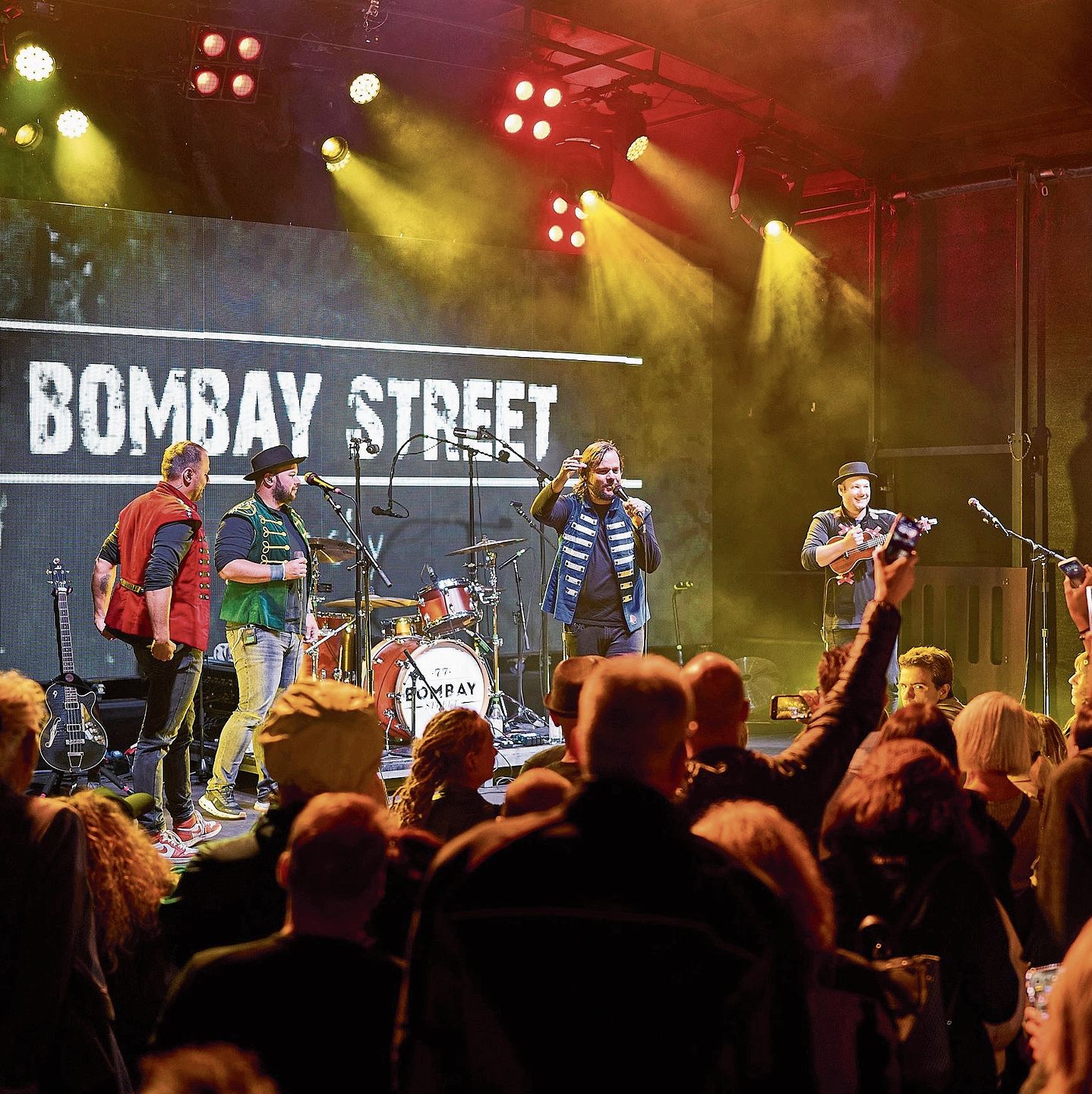 Der Hauptact: die Schweizer Band 77 Bombay Street. 