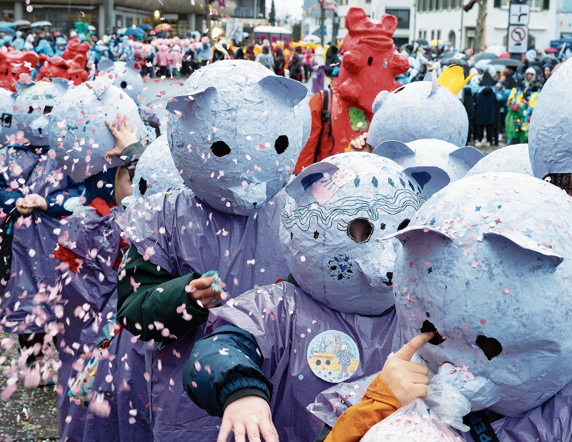 Aufwändig verziert: Gewisse Larven wurden noch zusätzlich verschönert. 