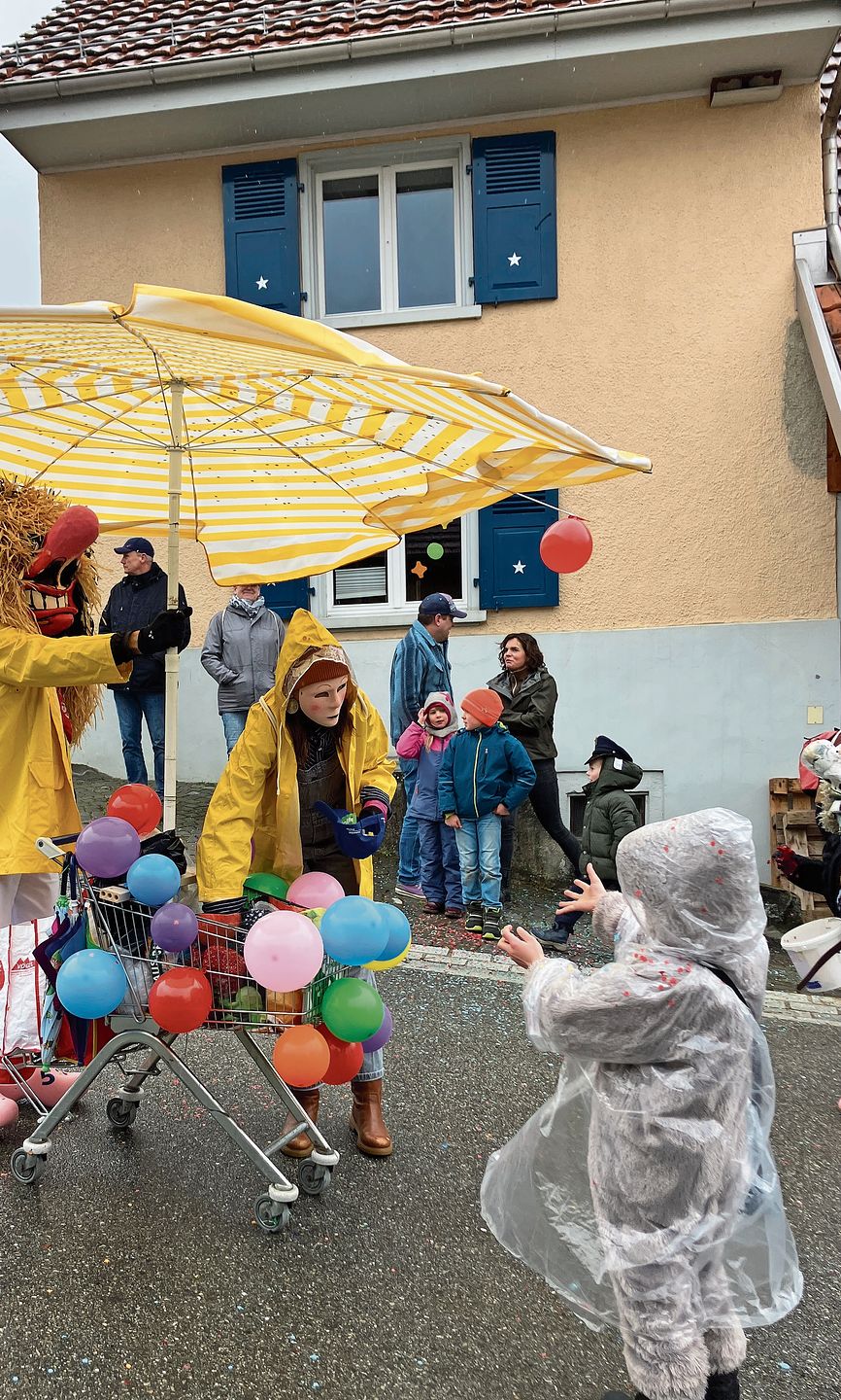 Ballonwägeli: eine bunte Abwechslung zwischen den grossen Wagen. 