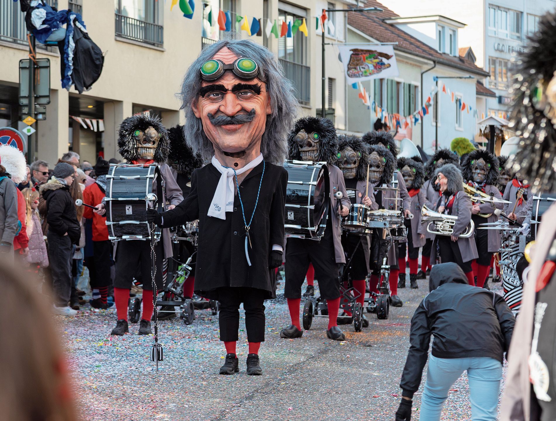 Heimspiel: Die «Schlössli-Schränzer» sind auch nach über 25 Jahrenfester Bestandteil der Aescher Fasnacht. Heimspiel: Die «Schlössli-Schränzer» sind auch nach über 25 Jahrenfester Bestandteil der Aescher Fasnacht.