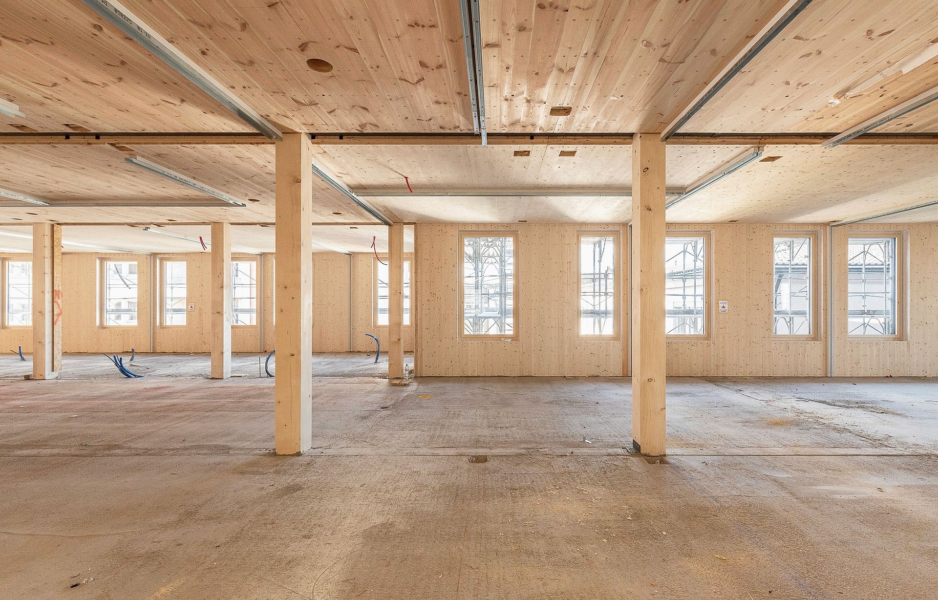 Zentrales Element: Holz ist im Neubau allgegenwärtig – einige Bereiche müssen dennoch so angepasst werden, dass die Anforderungen an ein Spital erfüllt werden. 