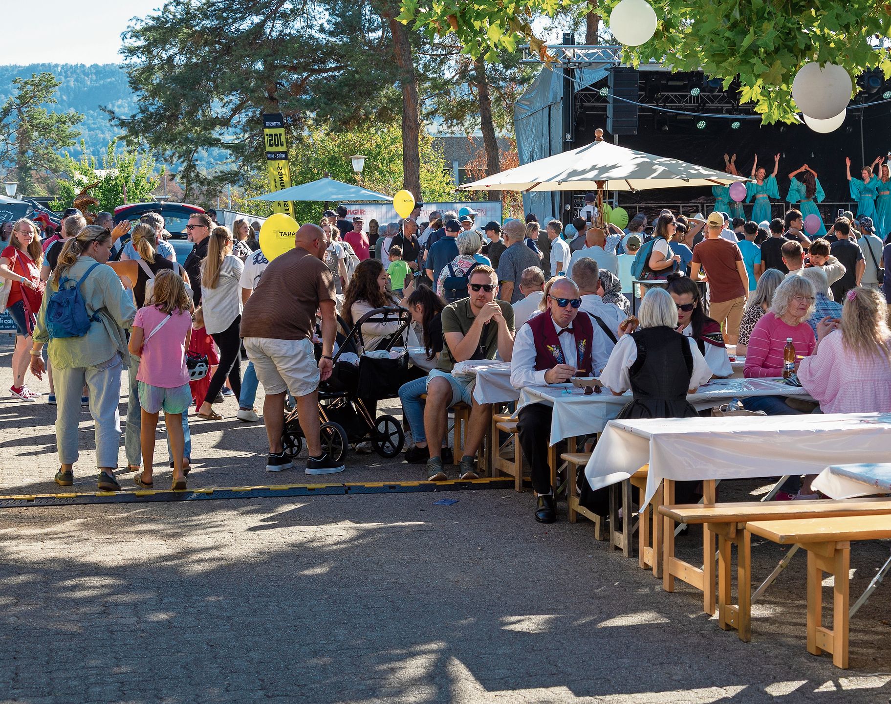 Foodcourt: Hier ist genug Platz, um das Mittagessen zu geniessen. Foodcourt: Hier ist genug Platz, um das Mittagessen zu geniessen.