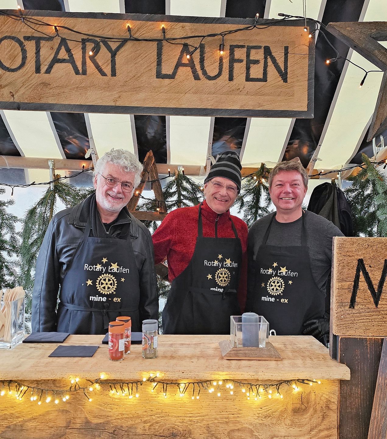 Für den guten Zweck: Rotary Laufen verkaufte Raclette und Glühwein für Opfer von Personenminen. Für den guten Zweck: Rotary Laufen verkaufte Raclette und Glühwein für Opfer von Personenminen.