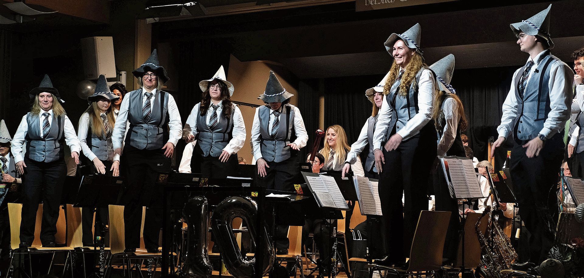 Ungewohnt: Schuhplattler zu den «Tiroler Holzhackerbuam». Fotos: Thomas Brunnschweiler