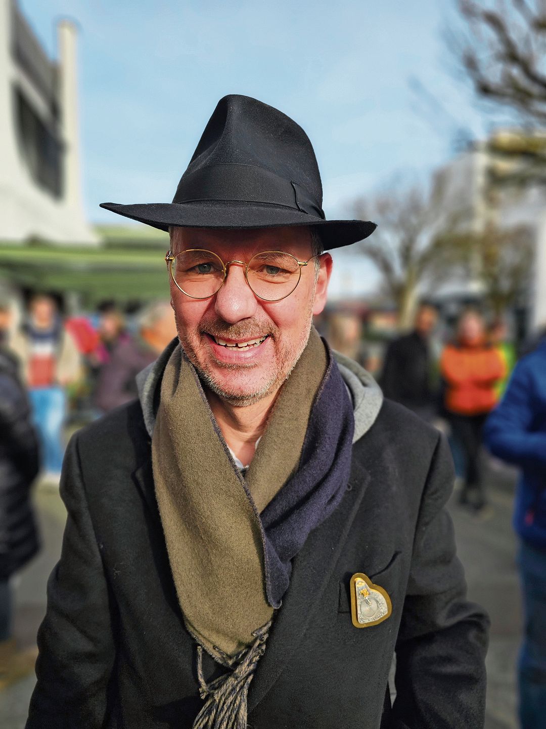 Der Mann mit Hut: Gemeindepräsident Christian Thalmann trug auch an der «Plagetten-Taufe» seinen Hut. Der Mann mit Hut: Gemeindepräsident Christian Thalmann trug auch an der «Plagetten-Taufe» seinen Hut.