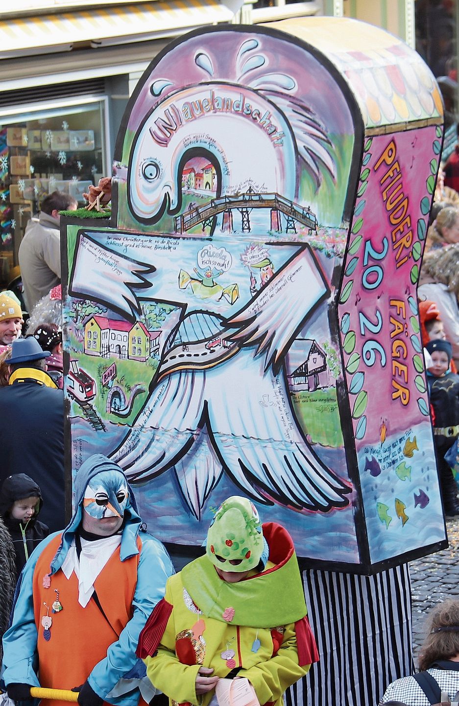 Die einzige Laterne: Pfluderi Fäger freuen sich über die (N)Auelandschaft. Die einzige Laterne: Pfluderi Fäger freuen sich über die (N)Auelandschaft.