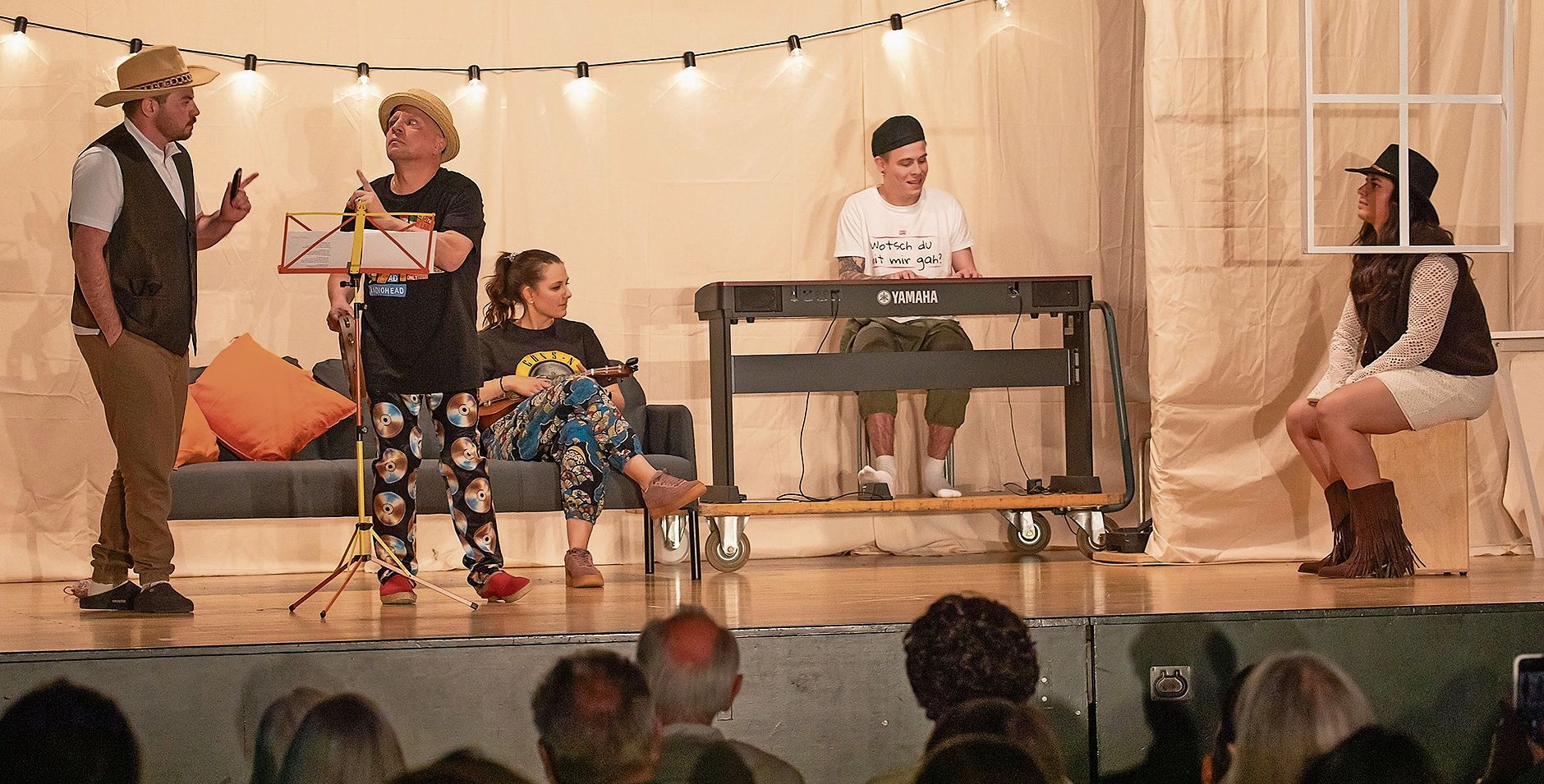 Musikeinlage in der zweiten Etage: (v.l.) Mirko Müller, Dominique Caruzzo, Annick Lehner, Philip Friedmann und Stephi Hirt. 