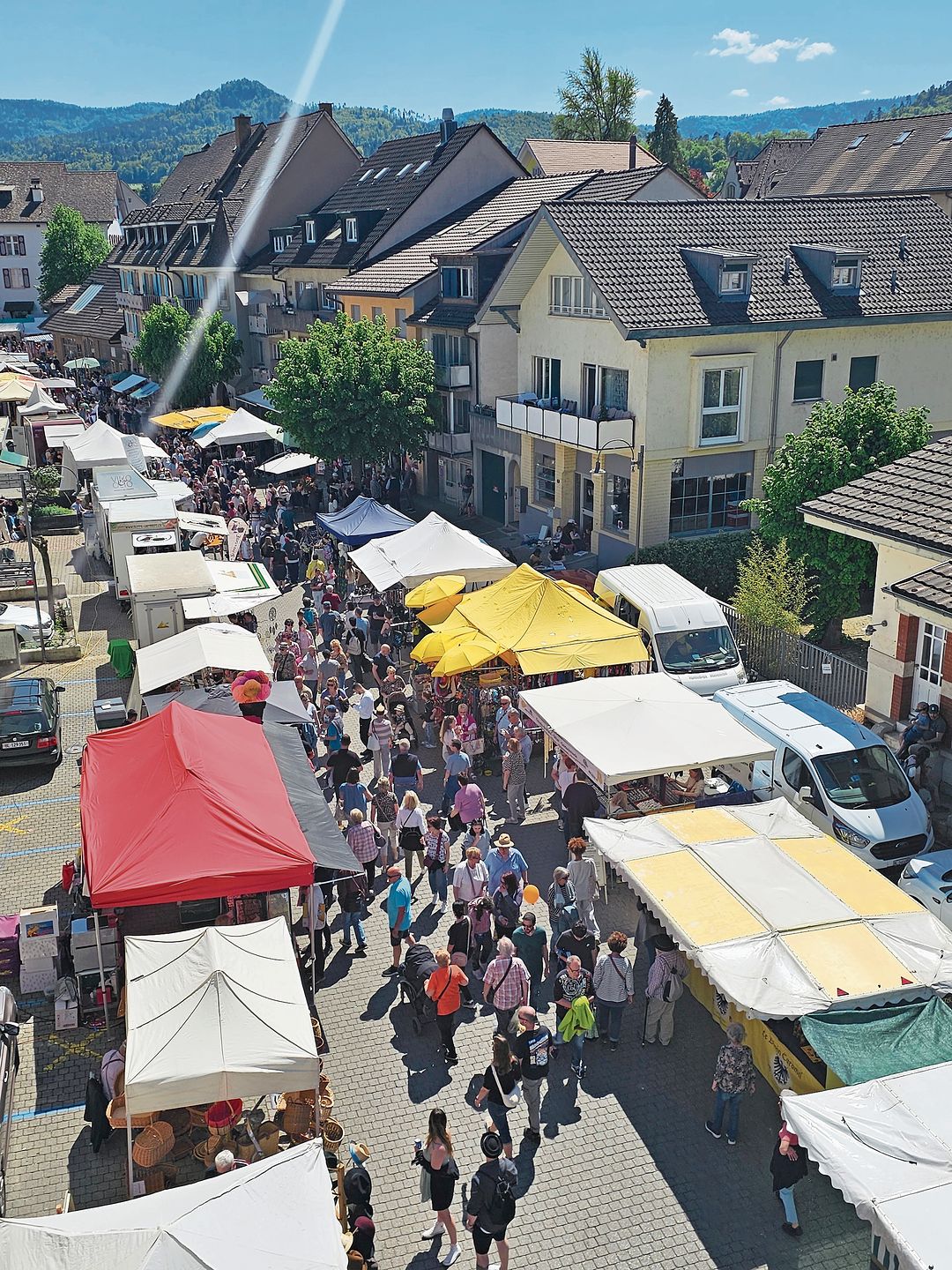 Volle Gassen: Nicht nur die Hauptstrasse, sondern auch Nebenstrassen wie die Amthausgasse oder hier die Viehmarktgasse waren proppenvoll. 
